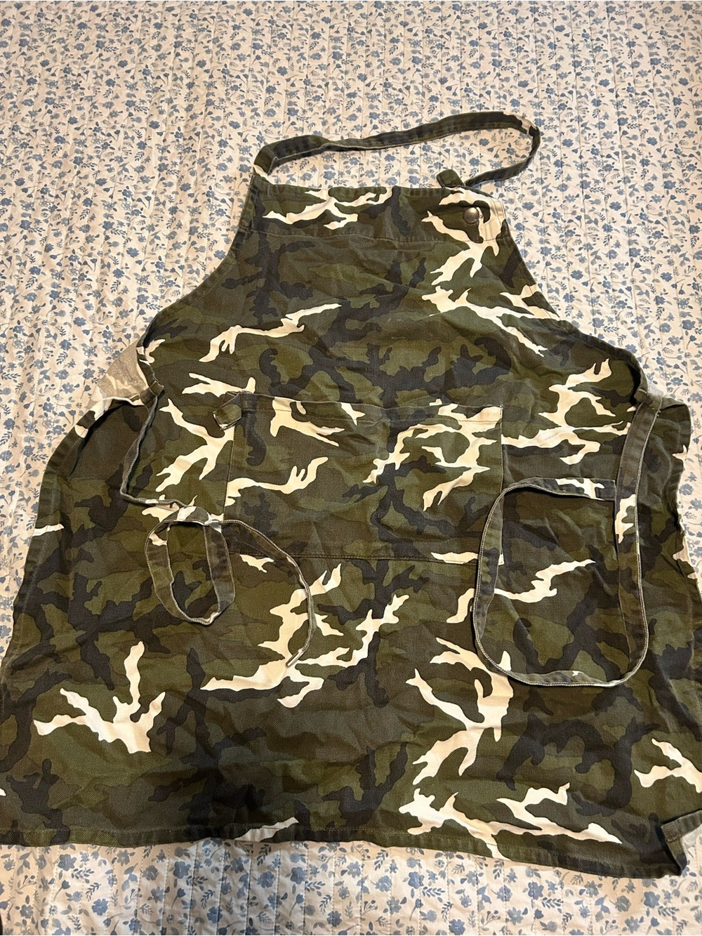Kids Camo One-Piece Apron - Green Camouflage